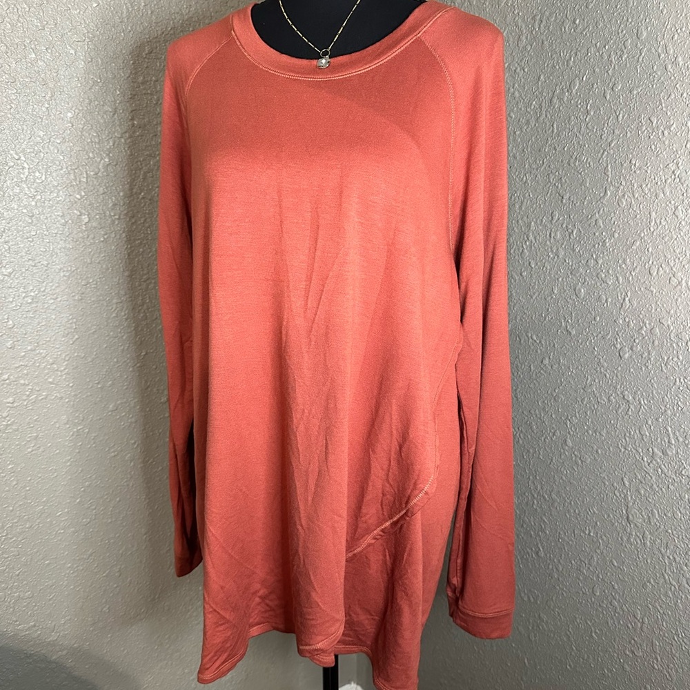 NWOT INK LOVE AND PEACE Tulip Hem Long Sleeve Tee in burnt orange‎